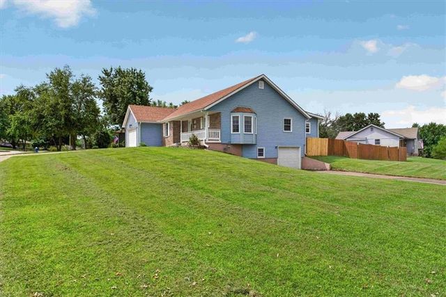 1006 N King Avenue, Harrisonville, MO 64701