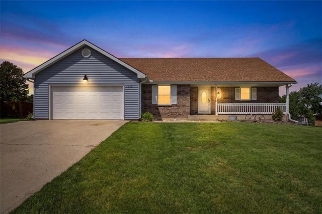 1006 N King Avenue, Harrisonville, MO 64701