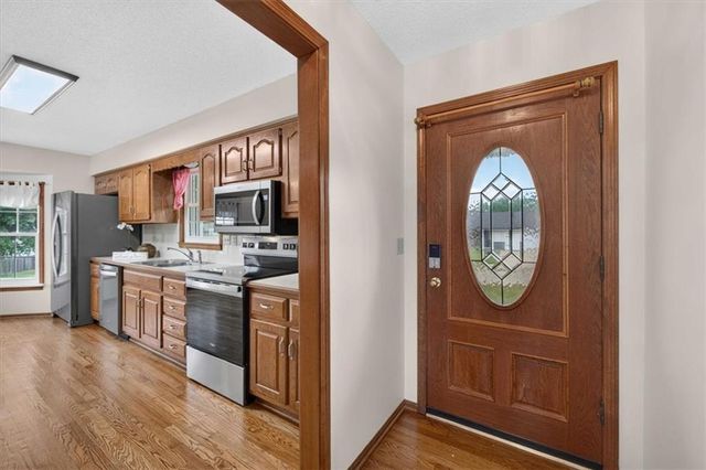 1006 N King Avenue, Harrisonville, MO 64701
