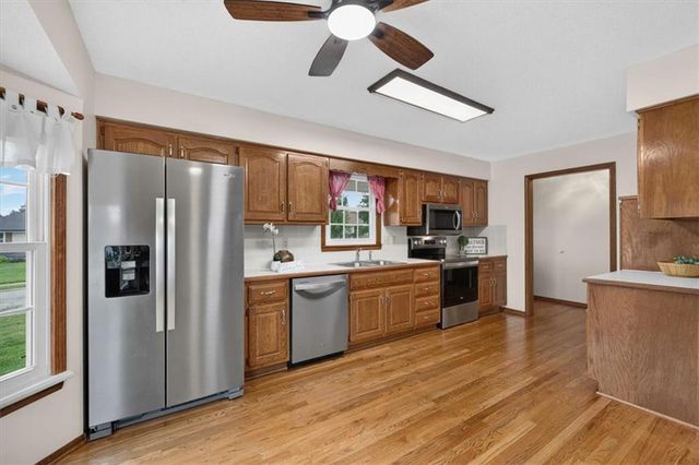 1006 N King Avenue, Harrisonville, MO 64701