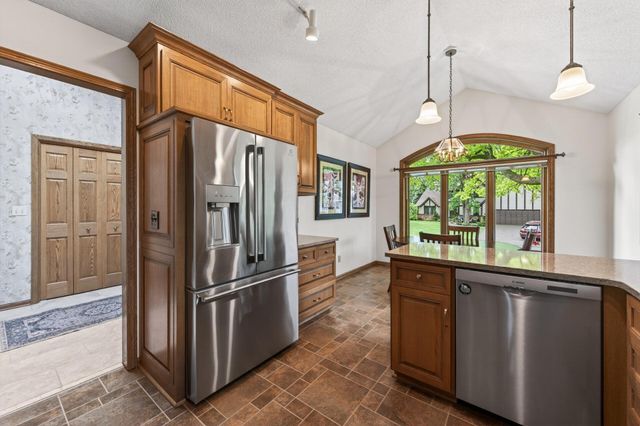 3694 Windtree Drive, Eagan, MN 55123