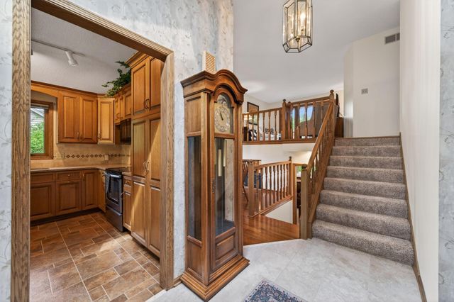 3694 Windtree Drive, Eagan, MN 55123