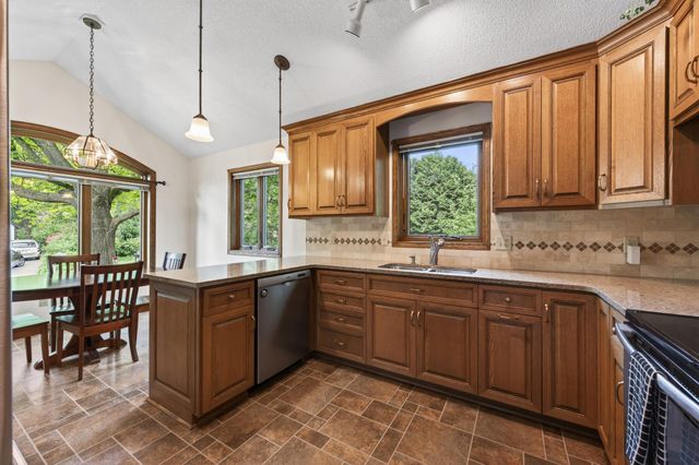 3694 Windtree Drive, Eagan, MN 55123