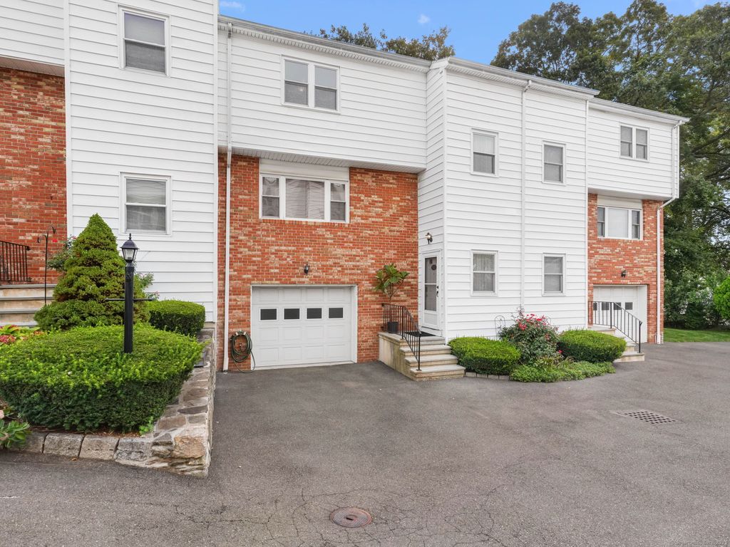102 Pine Hill Avenue APT A2, Stamford, CT 06906