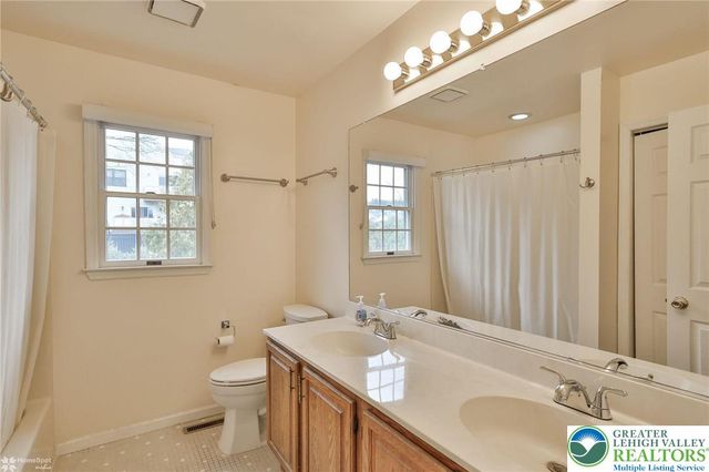 4059 Wedgewood Road, South Whitehall Twp, PA 18104