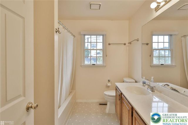 4059 Wedgewood Road, South Whitehall Twp, PA 18104