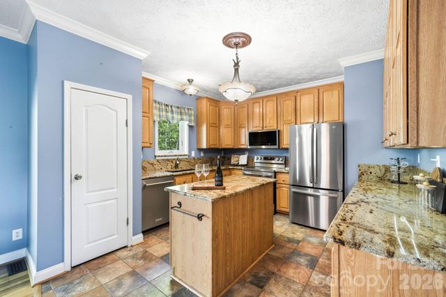 394 Hummingbird Lane, Elk Park, NC 28622