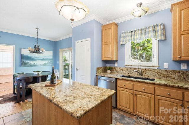 394 Hummingbird Lane, Elk Park, NC 28622