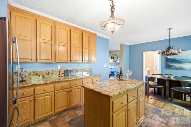 394 Hummingbird Lane, Elk Park, NC 28622