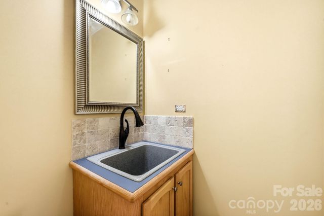 394 Hummingbird Lane, Elk Park, NC 28622