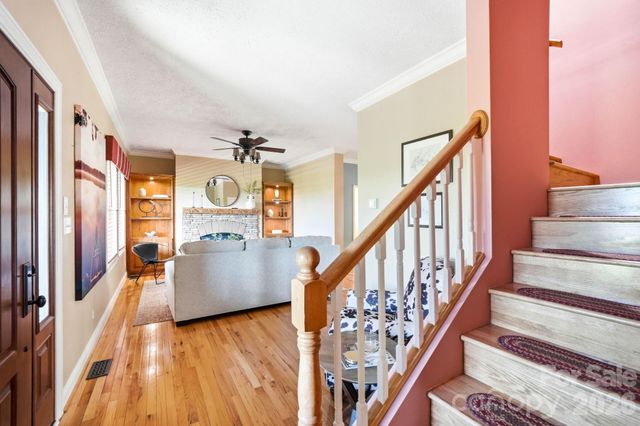394 Hummingbird Lane, Elk Park, NC 28622