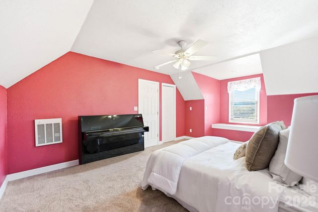 394 Hummingbird Lane, Elk Park, NC 28622