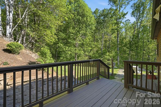 394 Hummingbird Lane, Elk Park, NC 28622