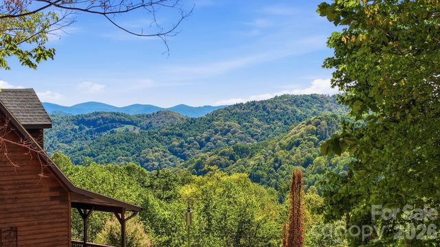 394 Hummingbird Lane, Elk Park, NC 28622