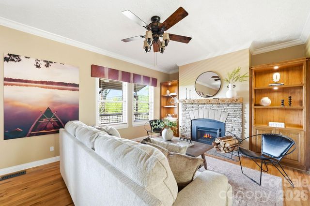 394 Hummingbird Lane, Elk Park, NC 28622