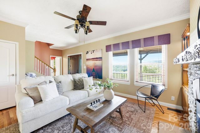 394 Hummingbird Lane, Elk Park, NC 28622