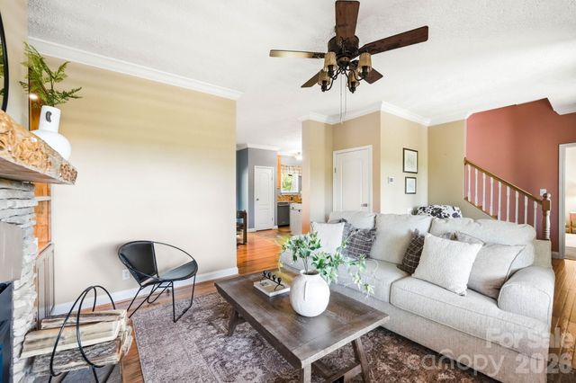 394 Hummingbird Lane, Elk Park, NC 28622