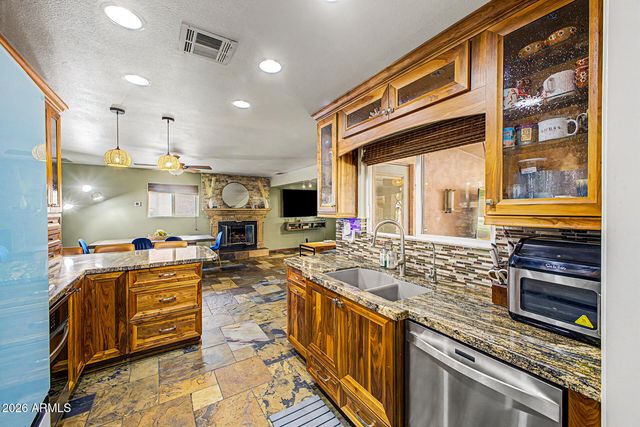 3228 W SUNNYSIDE Avenue, Phoenix, AZ 85029