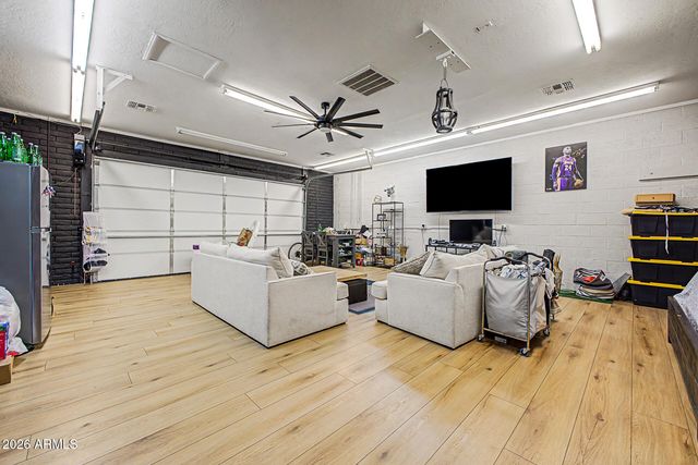 3228 W SUNNYSIDE Avenue, Phoenix, AZ 85029