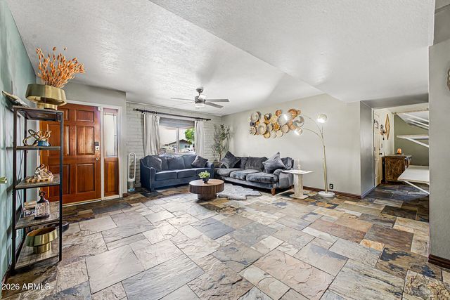 3228 W SUNNYSIDE Avenue, Phoenix, AZ 85029
