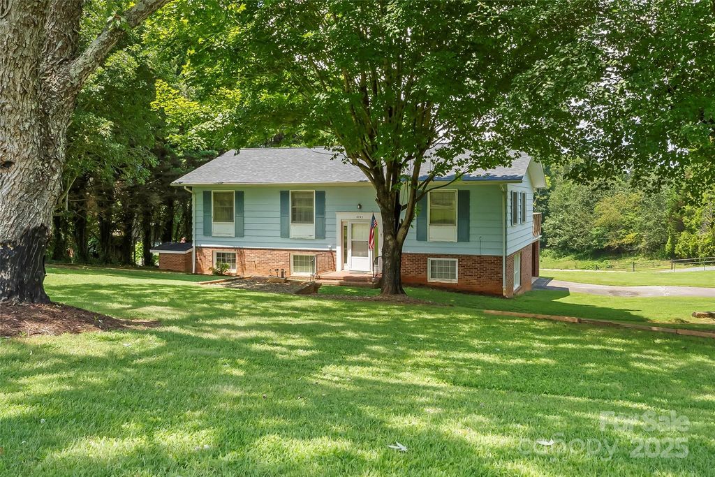 4745 16th Street Drive NE, Hickory, NC 28601