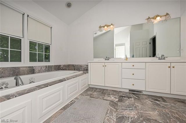 304 Fox Way, Chagrin Falls, OH 44022
