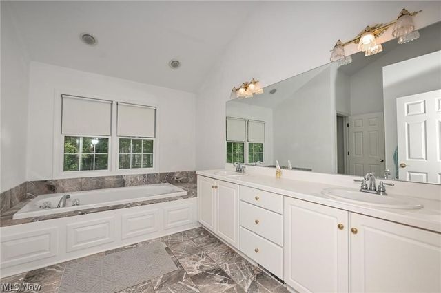 304 Fox Way, Chagrin Falls, OH 44022
