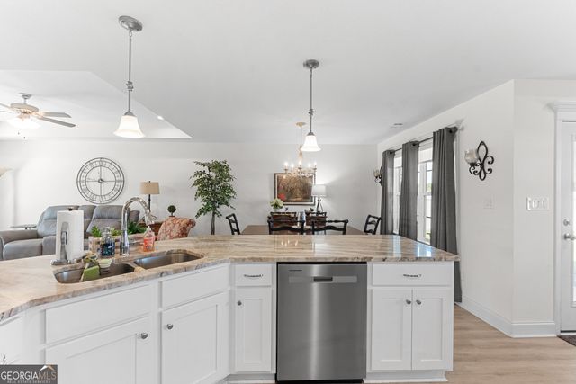 425 Lamplight Drive, Byron, GA 31008
