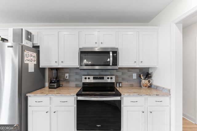 425 Lamplight Drive, Byron, GA 31008