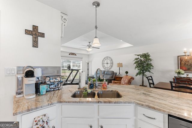 425 Lamplight Drive, Byron, GA 31008