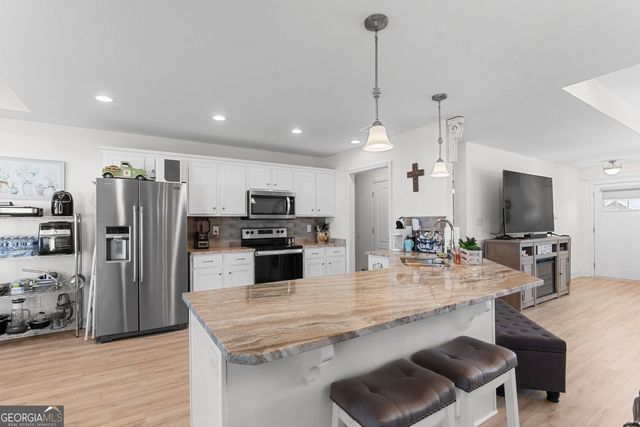 425 Lamplight Drive, Byron, GA 31008