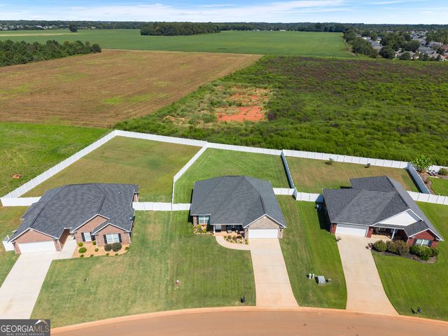 425 Lamplight Drive, Byron, GA 31008