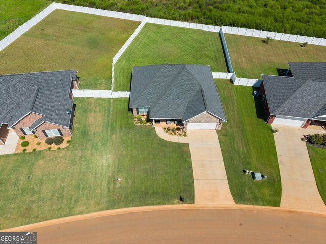 425 Lamplight Drive, Byron, GA 31008