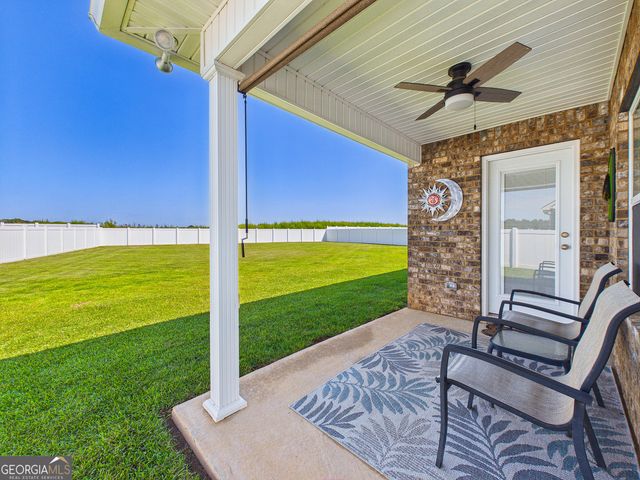 425 Lamplight Drive, Byron, GA 31008