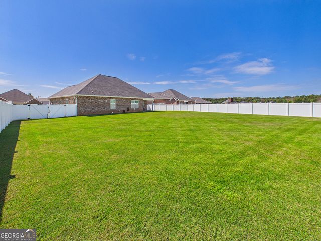 425 Lamplight Drive, Byron, GA 31008