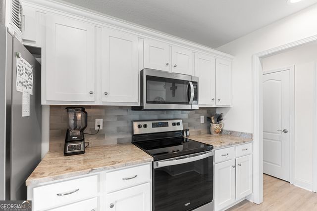 425 Lamplight Drive, Byron, GA 31008