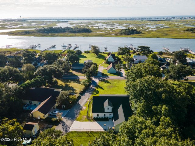 1406 Kings Landing Road, Hampstead, NC 28443