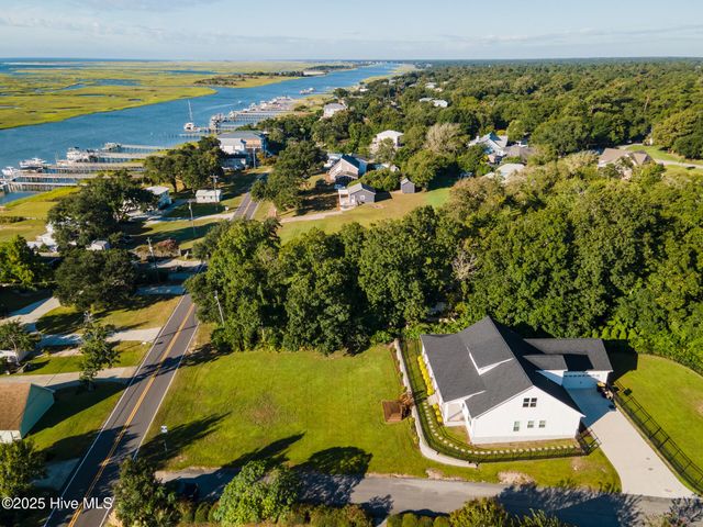 1406 Kings Landing Road, Hampstead, NC 28443