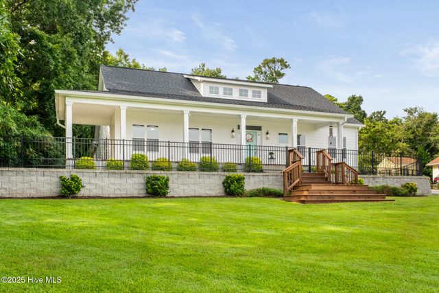 1406 Kings Landing Road, Hampstead, NC 28443