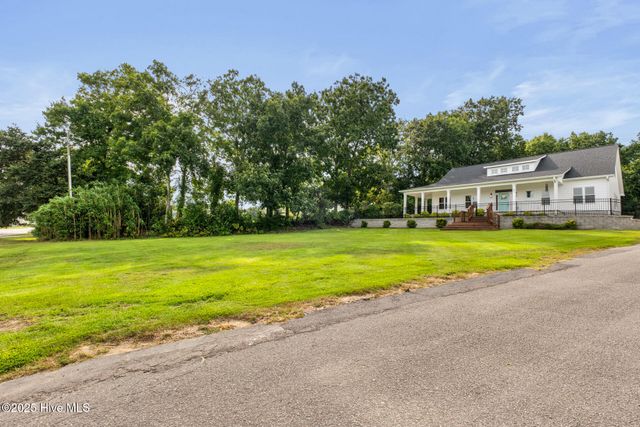 1406 Kings Landing Road, Hampstead, NC 28443