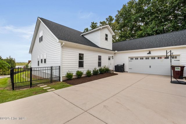 1406 Kings Landing Road, Hampstead, NC 28443