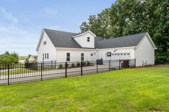 1406 Kings Landing Road, Hampstead, NC 28443