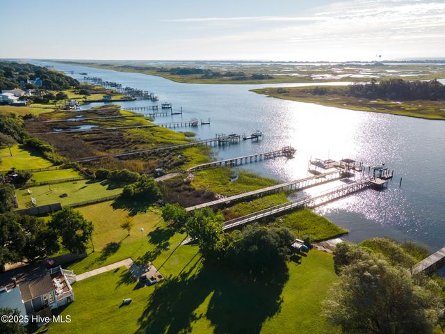 1406 Kings Landing Road, Hampstead, NC 28443