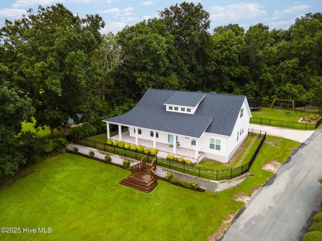 1406 Kings Landing Road, Hampstead, NC 28443