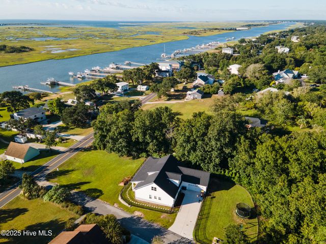 1406 Kings Landing Road, Hampstead, NC 28443