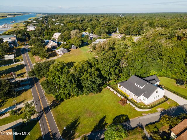 1406 Kings Landing Road, Hampstead, NC 28443