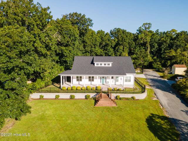 1406 Kings Landing Road, Hampstead, NC 28443