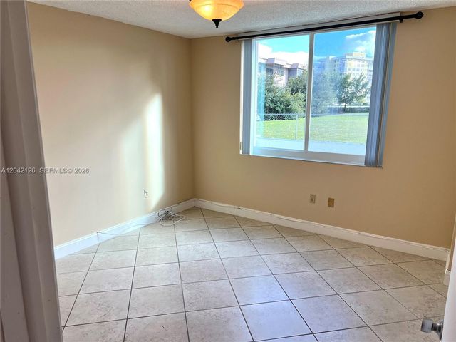 919 Hillcrest Dr 102, Hollywood, FL 33021