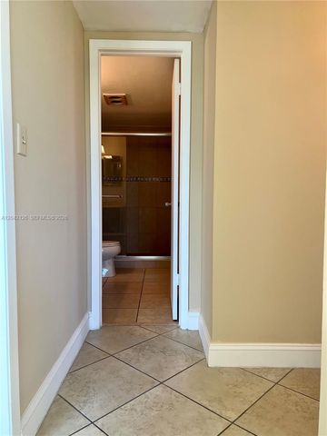 919 Hillcrest Dr 102, Hollywood, FL 33021