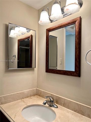 919 Hillcrest Dr 102, Hollywood, FL 33021